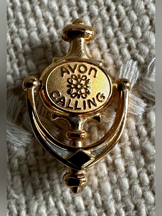 Avon Jewelry - vintage gold-tone Avon Calling door knocker lapel pin, likely awarded to sales r